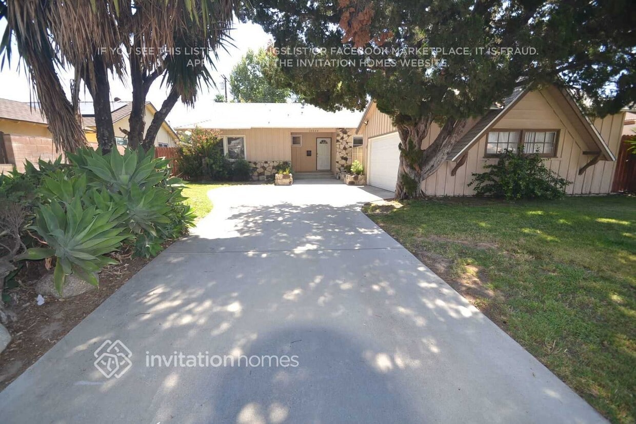 Primary Photo - 10544 Densmore Ave
