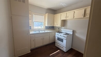 Building Photo - 1624 Holman St