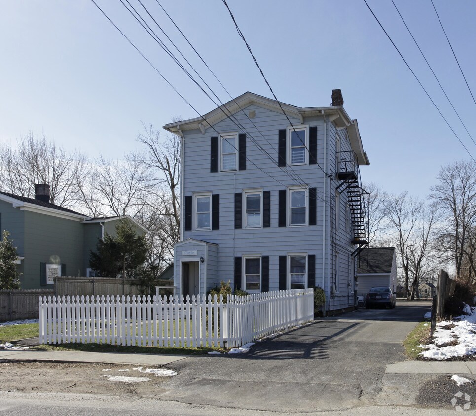 80 Grant Ave, Islip, NY 11751 Apartments in Islip, NY