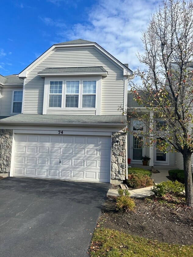 74 W Buckingham Dr, Round Lake, IL 60073 Townhome Rentals in Round
