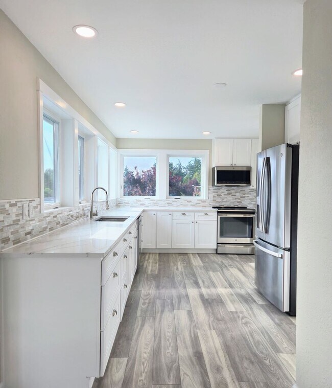 Foto del edificio - Newly Remodeled 2 Bedroom Home & ADU For R...