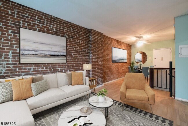Foto del edificio - 6 E Blackwell St