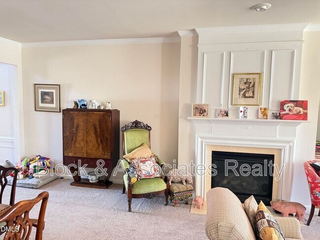 Foto del edificio - 703 Birstall Dr
