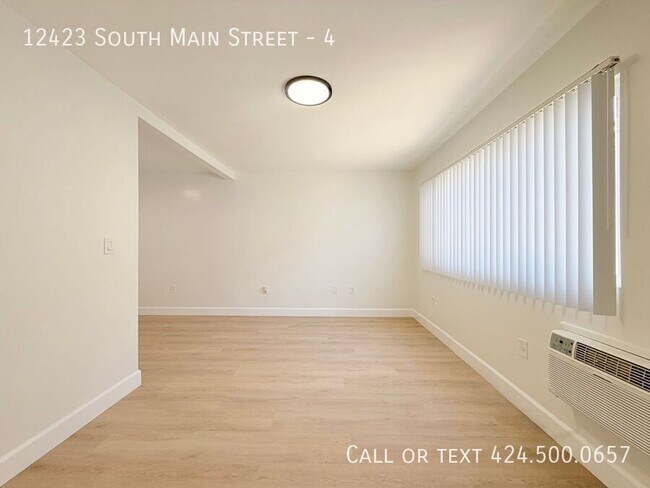 Foto del edificio - 12423 Main St