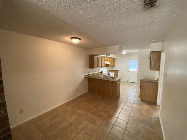 Building Photo - 2329 Woodmont Trail