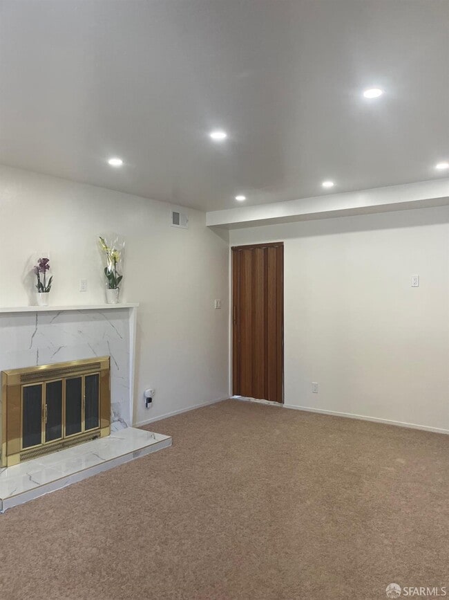 Building Photo - 5880 Olinda Rd