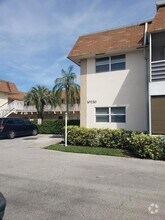 Building Photo - 10330 N Military Trl