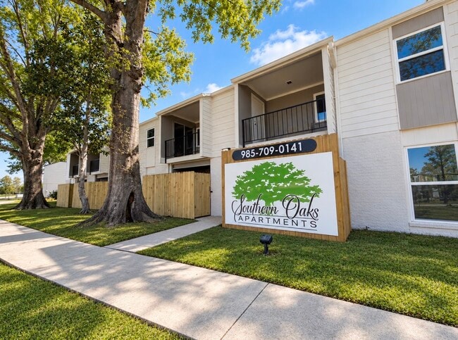 Building Photo - Southern Oaks Apartments