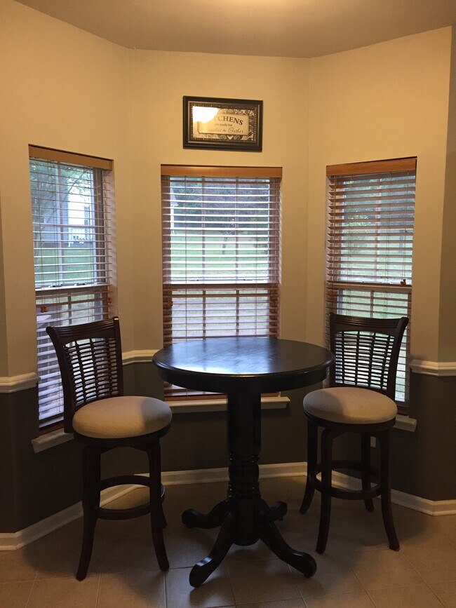 Foto del edificio - 4101 Woodbury Terrace NW