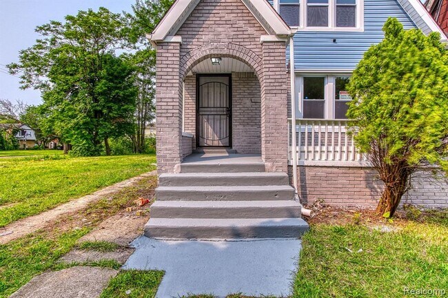 Building Photo - 5519 Eastlawn St