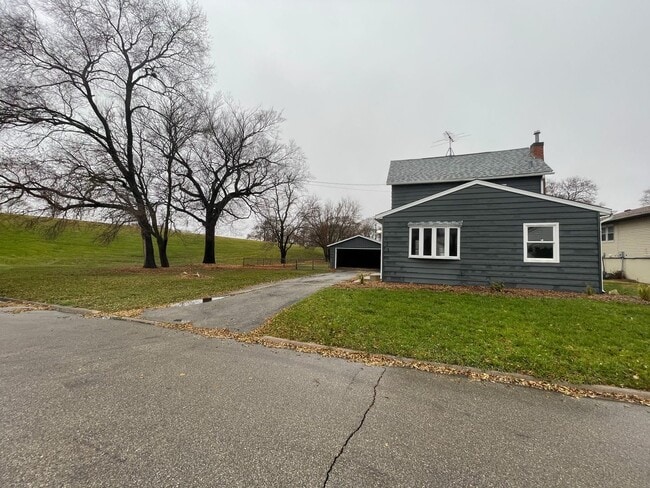 Building Photo - 2 bed, 2 bath home for rent in Waterloo, available IMMEDIATELY