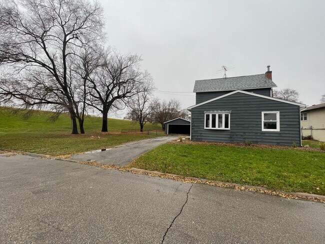 Foto del edificio - 2 bed, 2 bath home for rent in Waterloo, available IMMEDIATELY