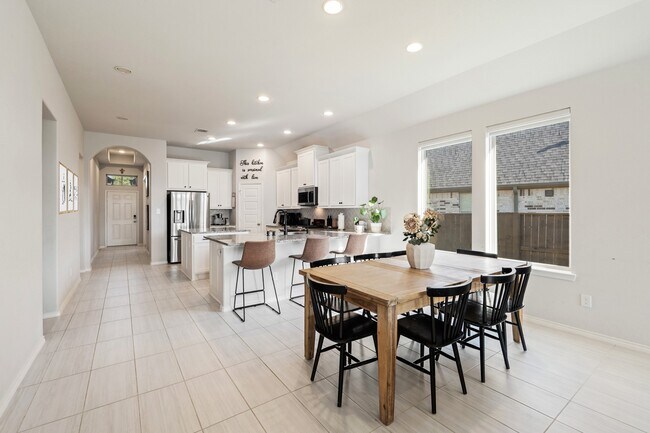 Building Photo - 6907 Myrtle Dr