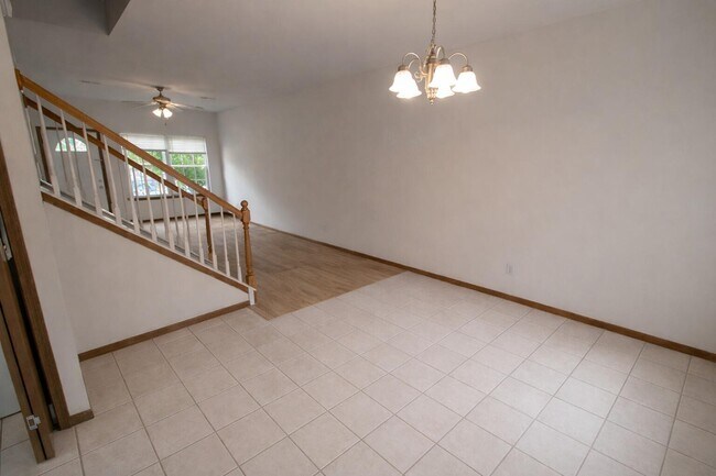 Foto del edificio - 5000 Derby Ridge Dr