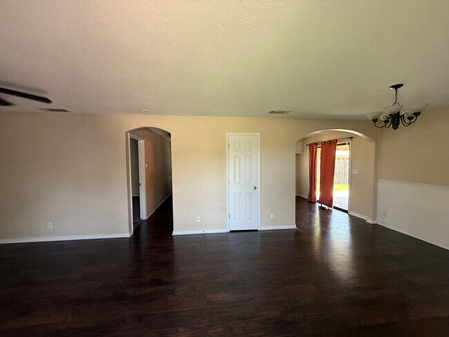 Foto del edificio - 3033 Moffett Ave