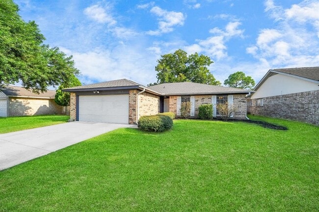 Foto del edificio - 2318 Hearne Dr