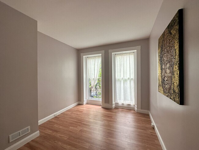 Foto del edificio - For Rent: Historic Elegance at 1713 Bolton...