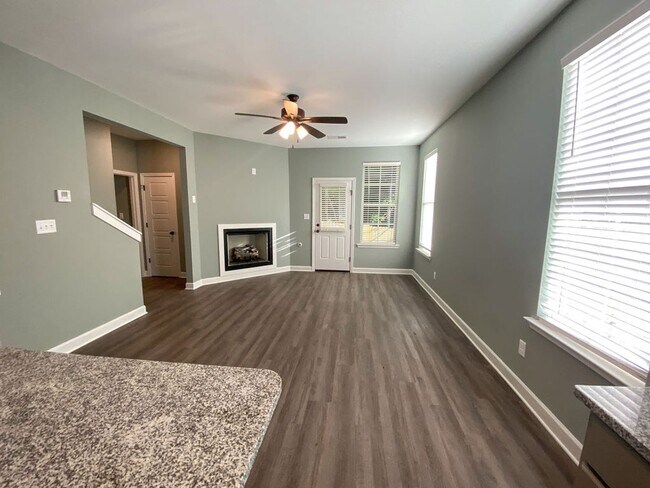 Building Photo - 3 bedroom, 2.5 bath, Built in 2022, close ...