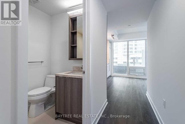 Building Photo - 115 Blue Jays Way