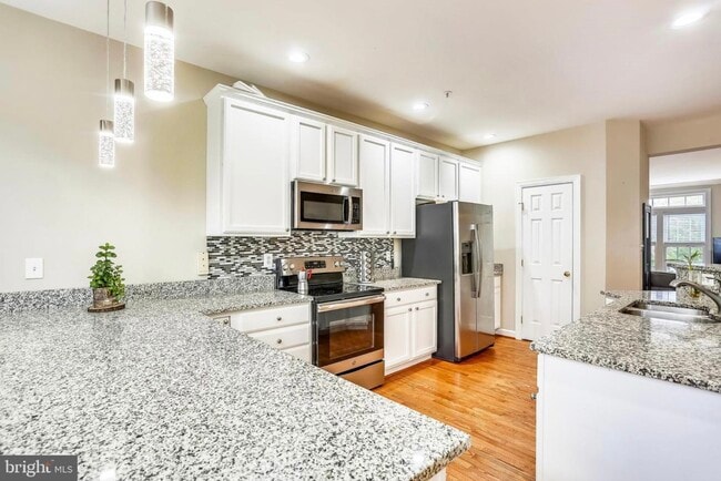 Building Photo - 8 Rockingham Ct