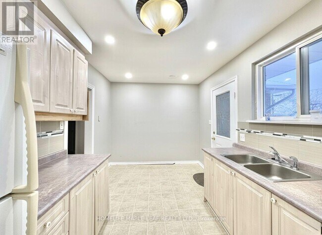 Building Photo - 26 Cumbrian Ct