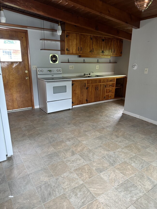 Foto del edificio - 11 LLC-5112 North Catherine Street