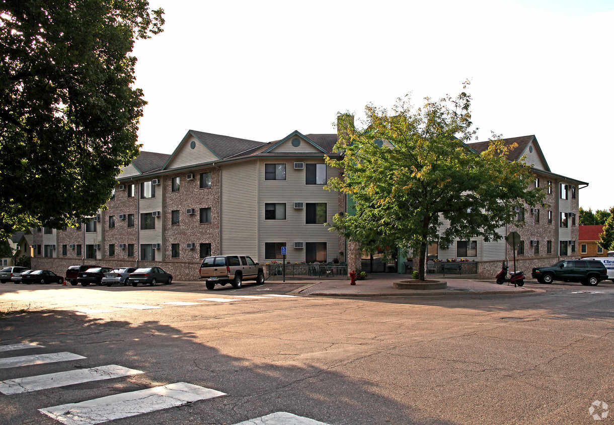 Primary Photo - Townsquare Apartments