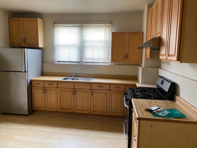 Building Photo - 648 Taraval St