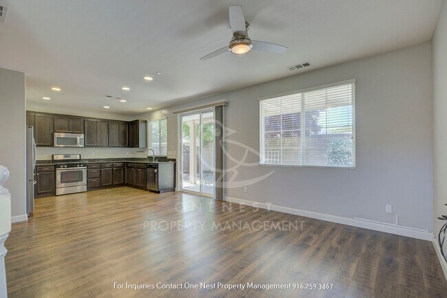Foto del edificio - 3 bedroom 2.5 bathroom beautiful home