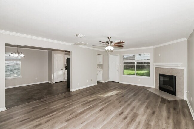 Foto del edificio - 3615 Rolling Springs Ln