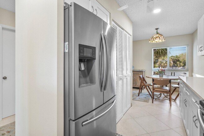 Foto del edificio - 5850 Sugar Palm Ct