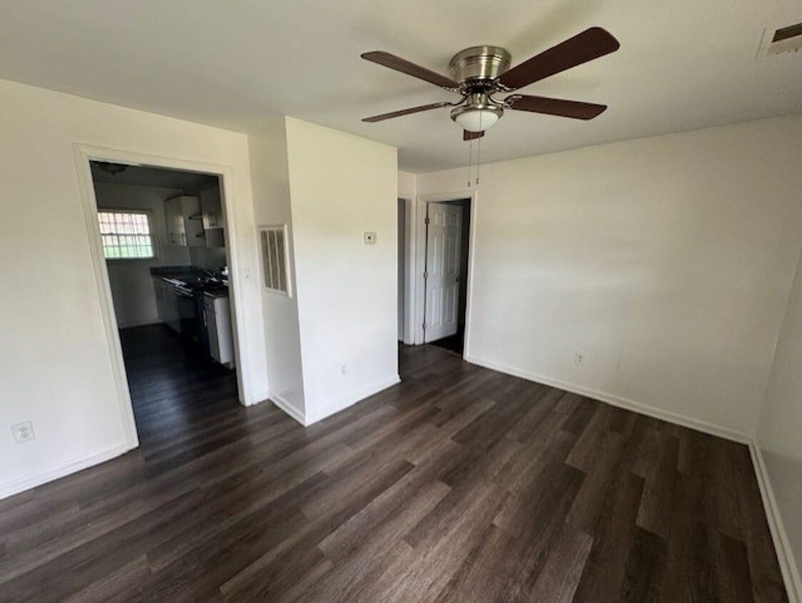 Foto principal - 32nd Place Apartments