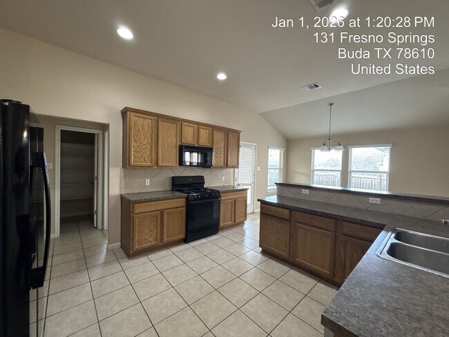 Foto del edificio - 131 Fresno Springs