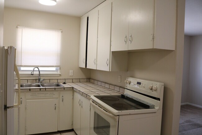 Building Photo - 6115 Marty St