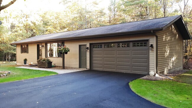 Building Photo - 9683 Wayne Dr