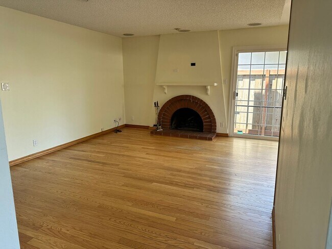Foto del edificio - 3 Bedroom - North Napa (cross street Salva...