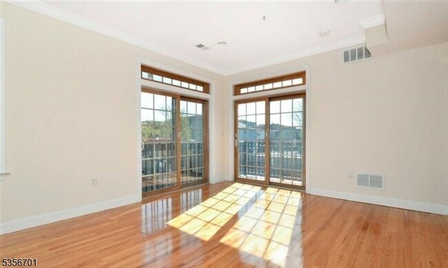 Foto del edificio - 255 Broadway St