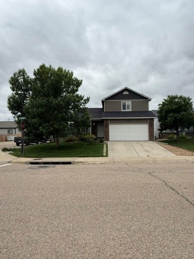 Building Photo - 2174 Village Dr