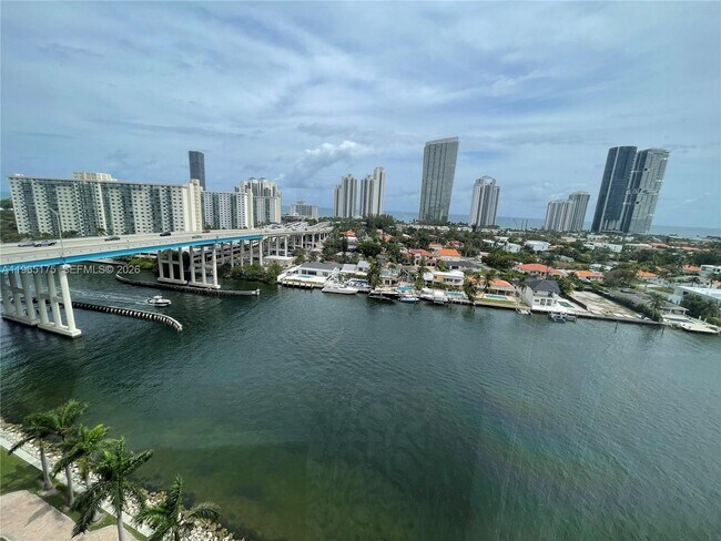 Foto del edificio - 19195 NE 36th Pl