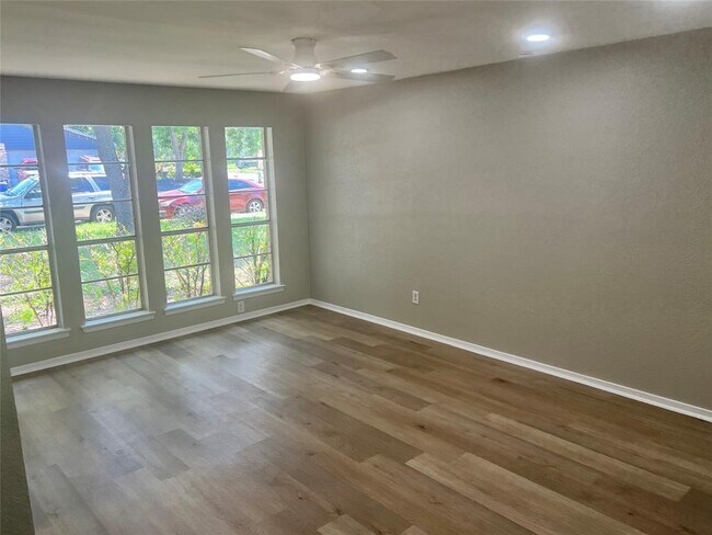 Foto del edificio - 4620 Button Bend Rd