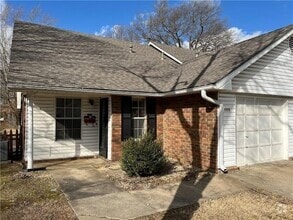 Building Photo - 322 S 11th Pl