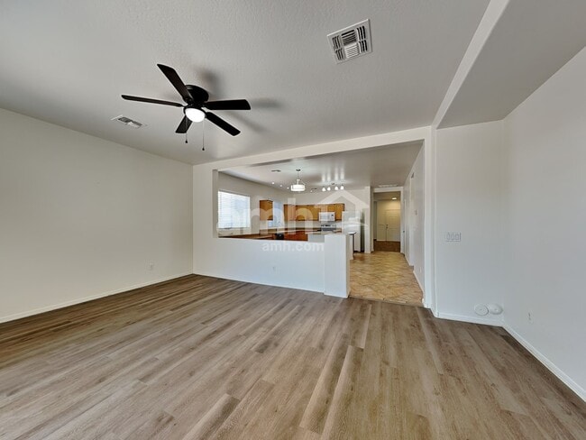 Foto del edificio - 8211 W Forest Grove Ave