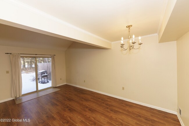 Foto del edificio - 12 Whispering Pines Rd