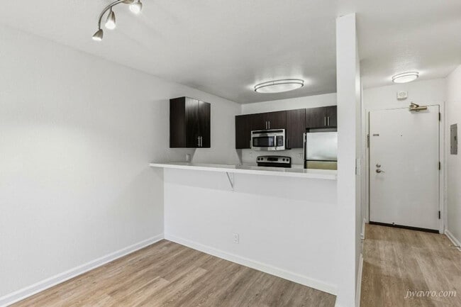 Foto del edificio - 480 Warren Dr