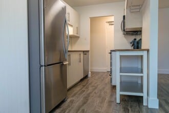 Building Photo - The Avalon Suites