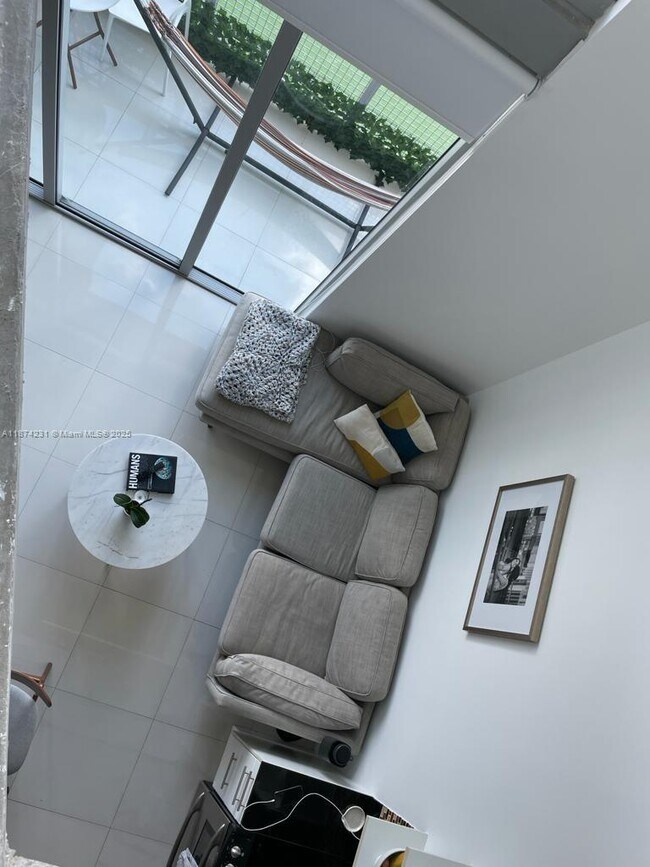 Foto del edificio - 690 SW 1st Ct