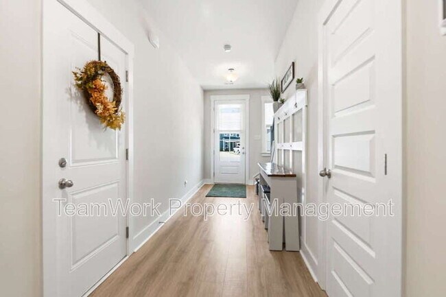 Building Photo - 7722 Park Gate Dr