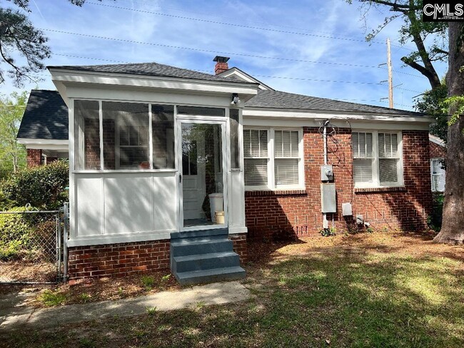 Building Photo - 4004 Rosewood Dr