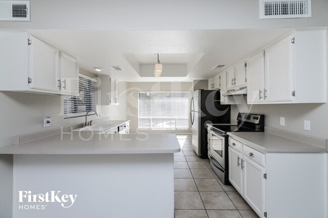 Foto del edificio - 2413 W Estrella Dr