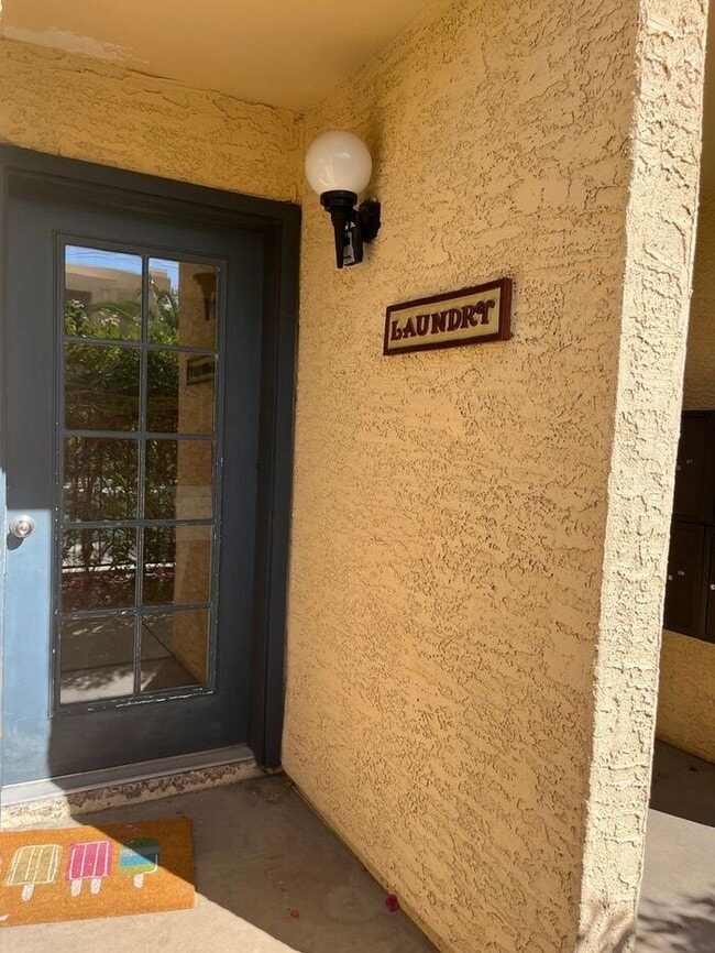Foto del edificio - 1201 S McClintock Dr